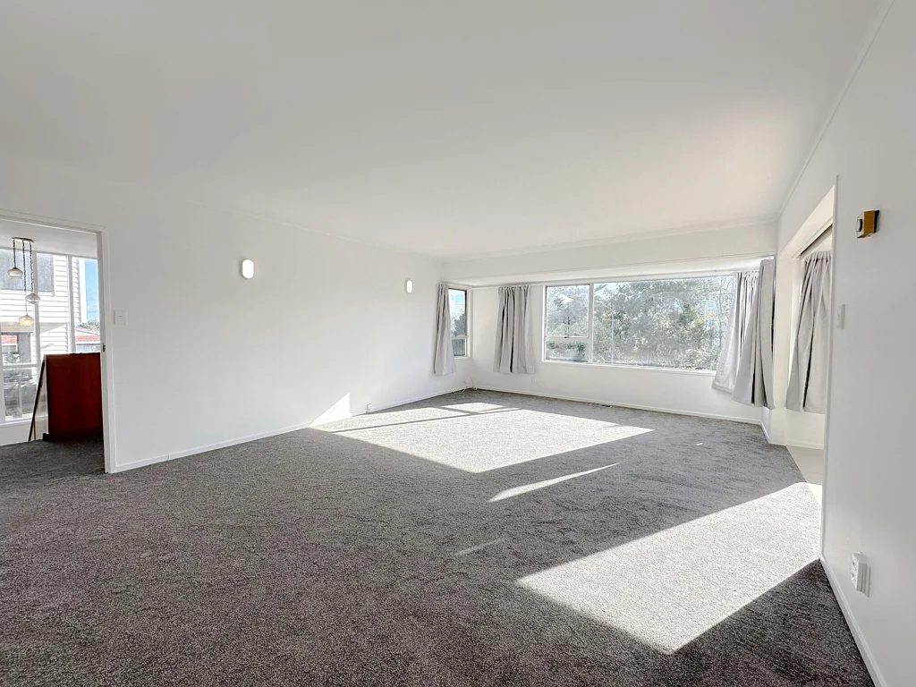 Spacious 4-Bedroom Family Home with Bonus Downstairs Mulitpurpose Room