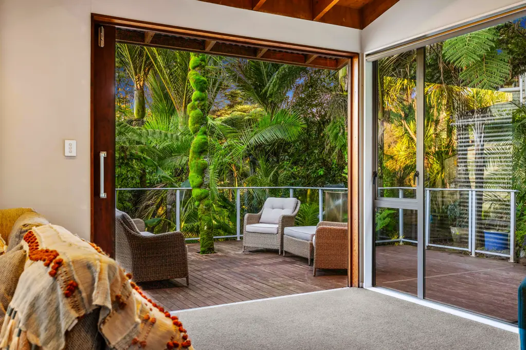 Titirangi 3Moenga Private Family Retreat - Must be sold!