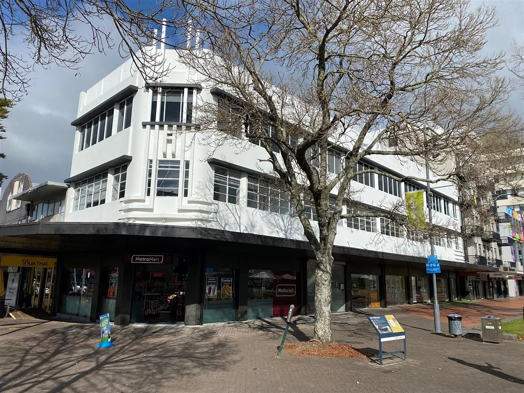 Hamilton Central MODERN LOOK, GREAT LOCATION