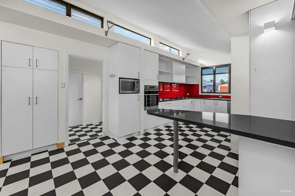 SHORT-TERM LEASE TO END OF MARCH 2027 – DUCTED AIR-CONDITIONED GEORGETOWN HOME WITH DECK & GARAGE
