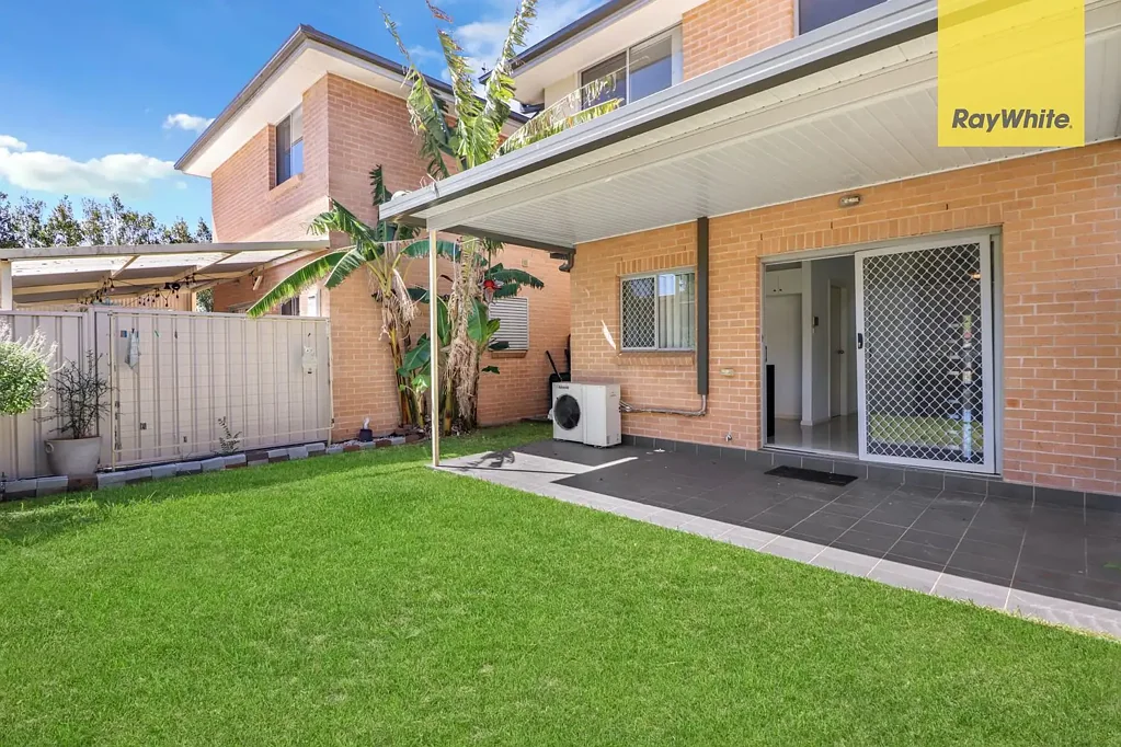 Seven Hills 5ਬੈੱਡਰੂਮ MODERN 5 BEDROOM TOWNHOUSE WALK TO SHOPS AND STATION