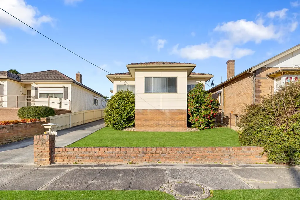 Lithgow 3房  Spacious Family Home with Huge Workshop & Endless Potential