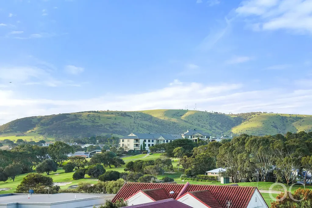 Mccracken 3Phòng ngủ Open the Door to Elevated Living with Golf Course Views & Coastal Convenience