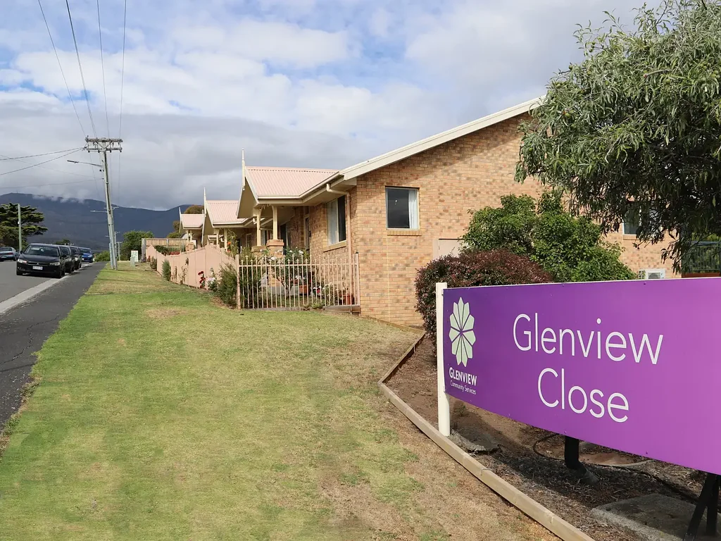 Glenorchy 2Moenga Spacious accommodation with River Derwent and district views.