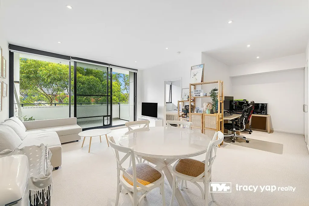 North-west Facing One bedroom plus Study in Saunders Close