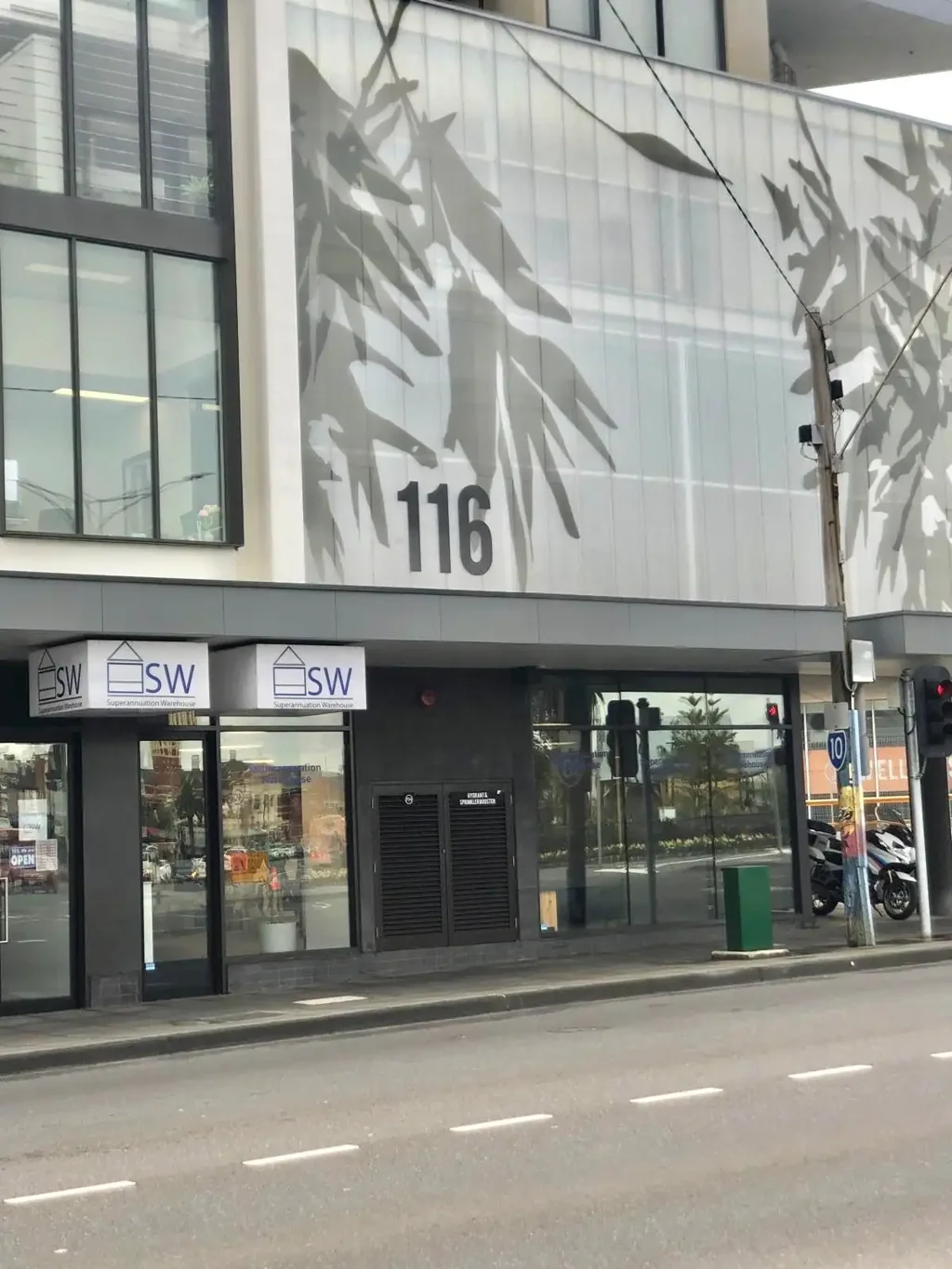 Apartment in heart of Mentone Shopping Village.