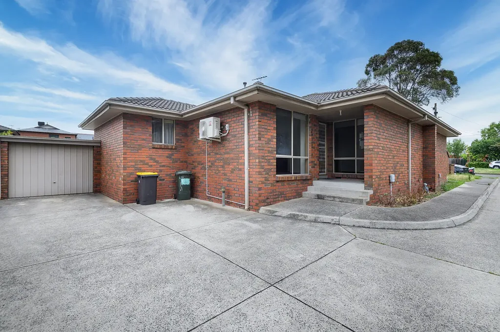 DAZZLING REFURBISHED UNIT ON LOGIE STREET