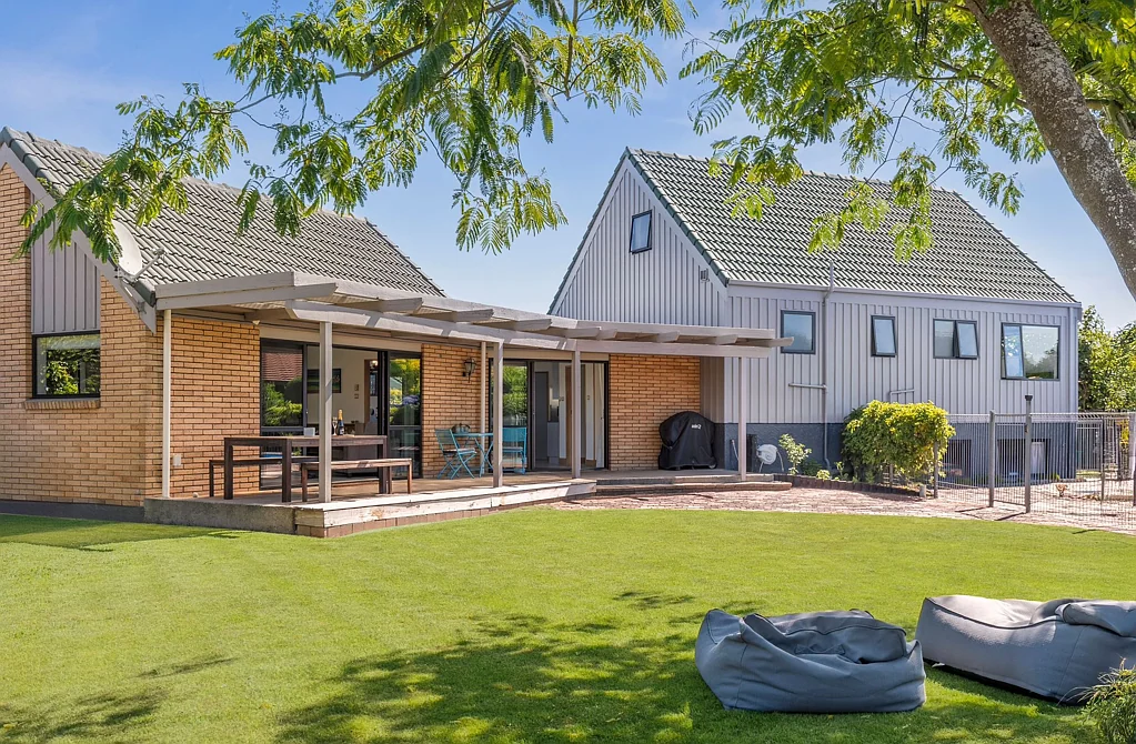 Matamata 4房  Spacious living with pool and privacy