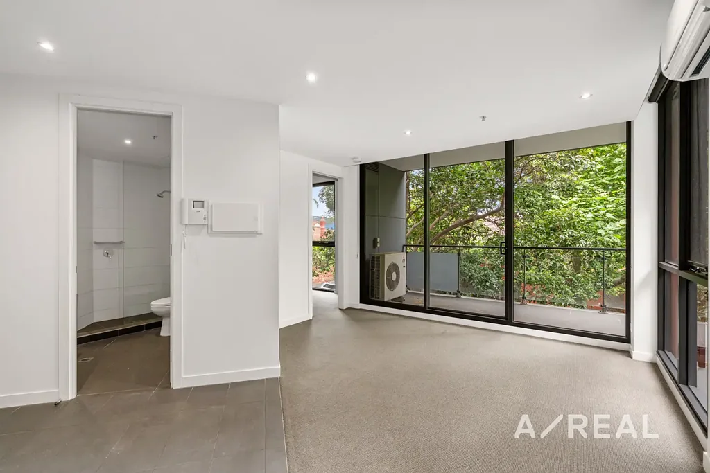 Stylish One Bedroom Apartment Just Steps from Camberwell Junction