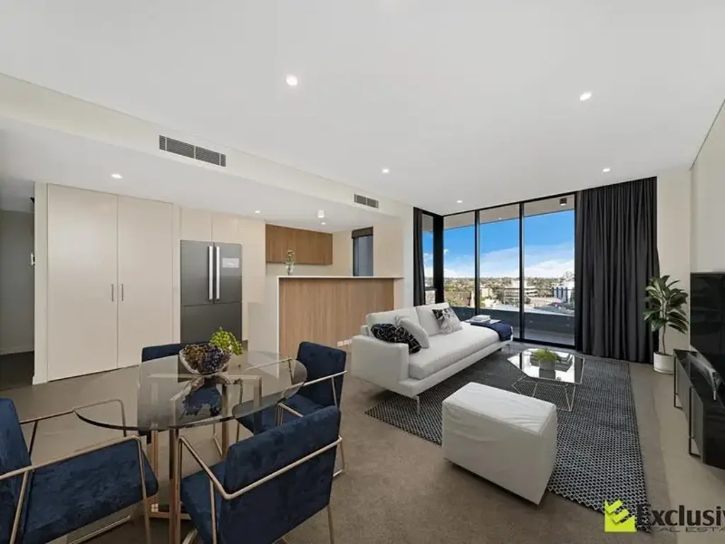 IDEAL LOCATION WITH THE TRAIN AT YOUR DOOR STEP!