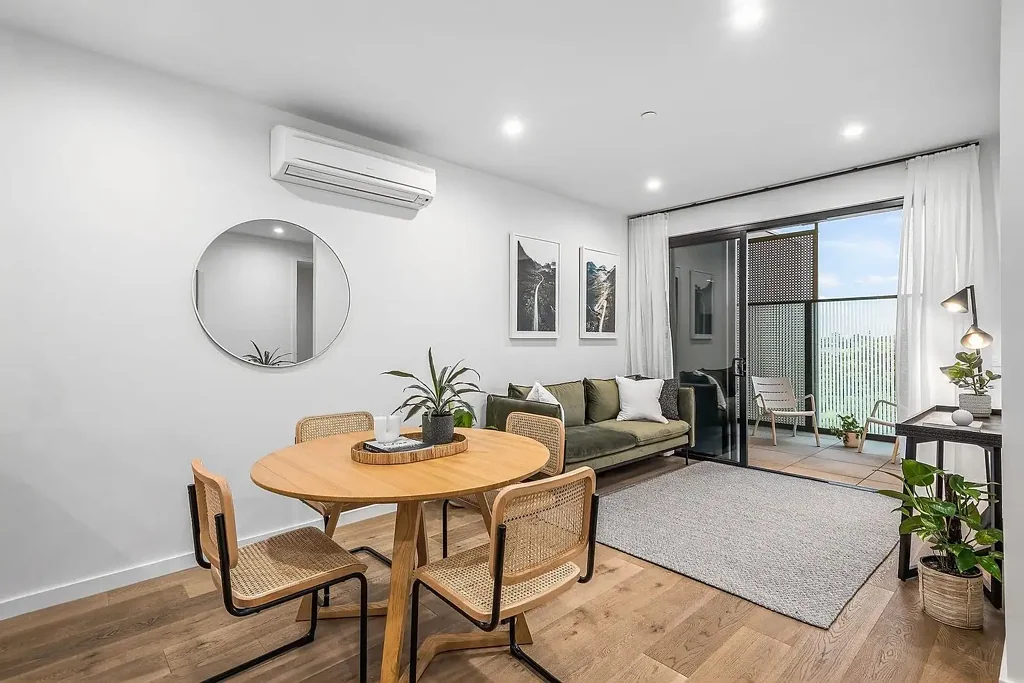 Luxury Two-Bedroom Apartment in the Heart of Carnegie