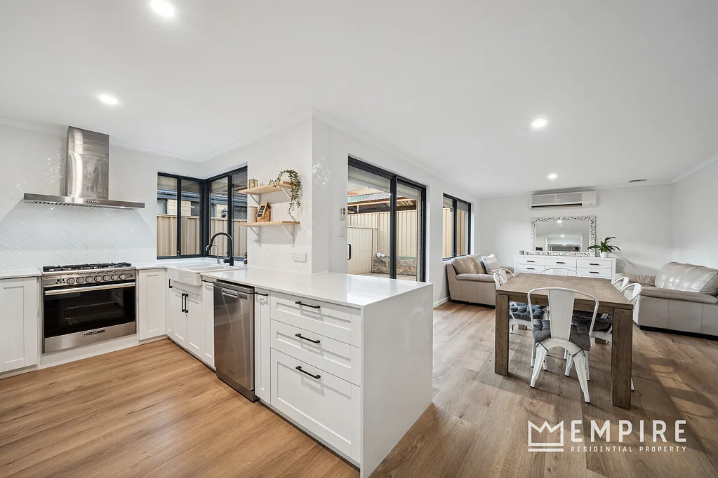 527B Rockingham Road, Lake Coogee, WA 6166