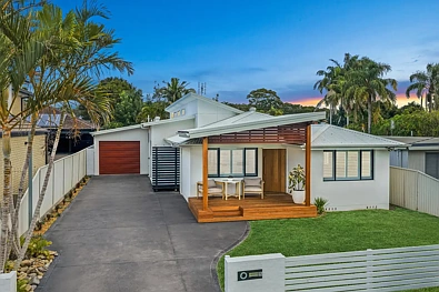 Noraville 4房 Renovated Hamptons style family home