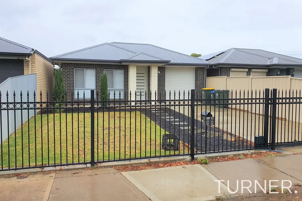 Stunning Courtyard Home with 5KW Solar Panels