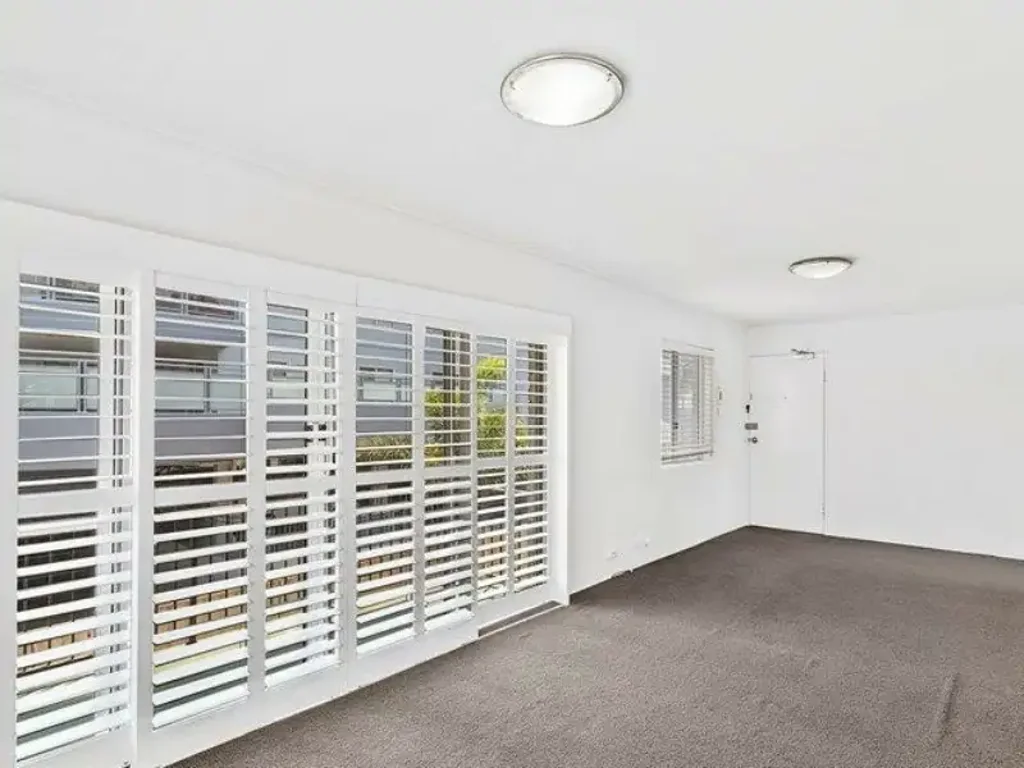 Soldiers Point Unit - walking distance to the beach