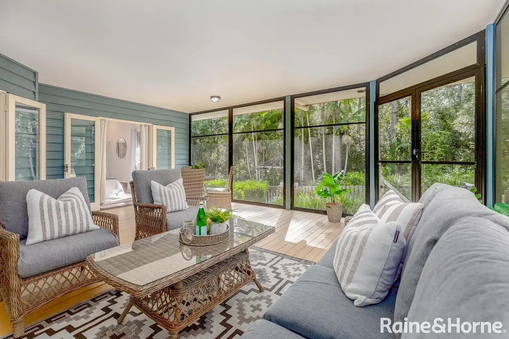 Cooroy 3房  Private 4,047m² Retreat with Pool and Medium Density Zoning