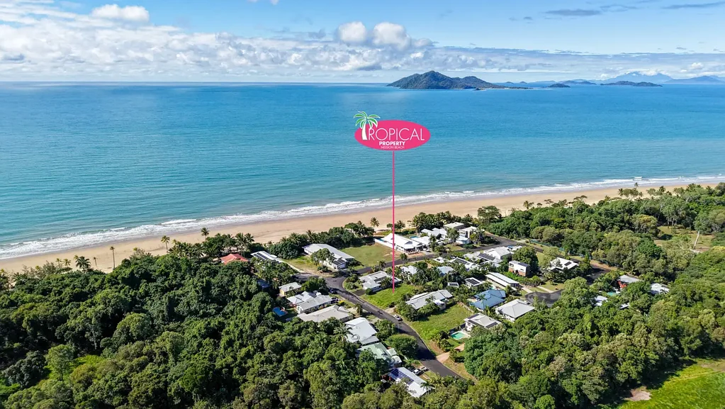 Mission Beach  Level, Fenced and Close to the Beachfront !