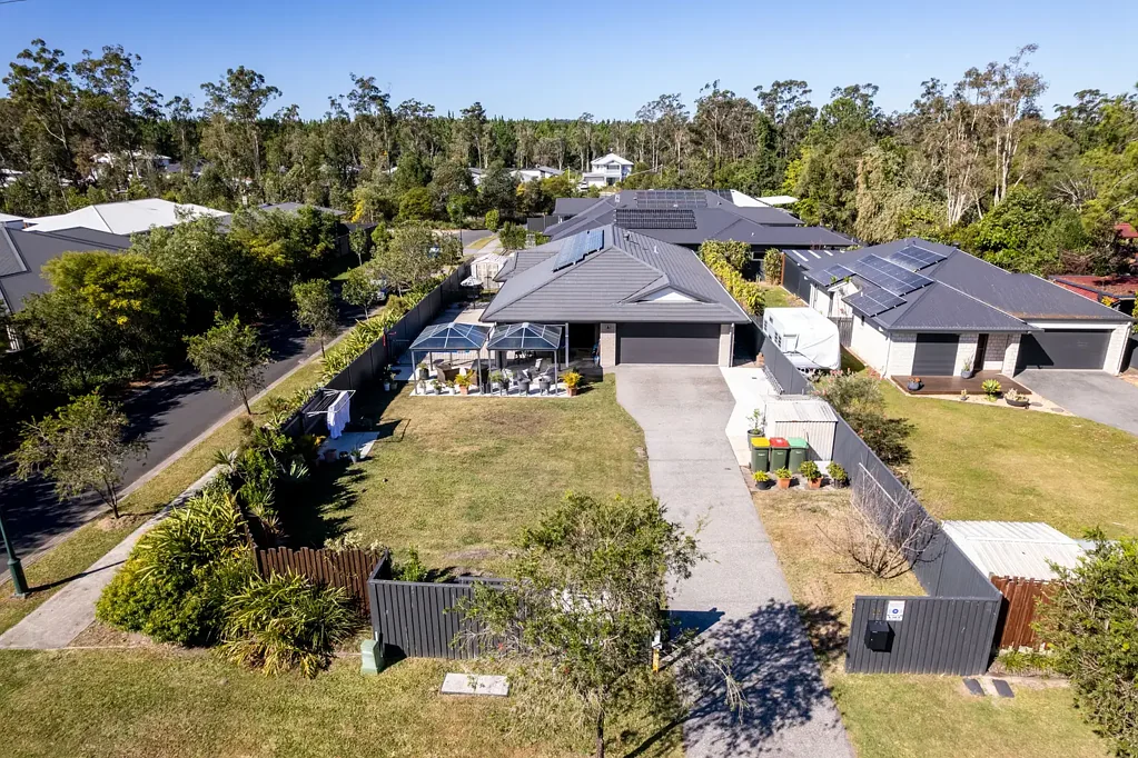 Landsborough 4房  Modern Comfort, Unmatched Outdoor Living & a Poolside Lifestyle on 802m²