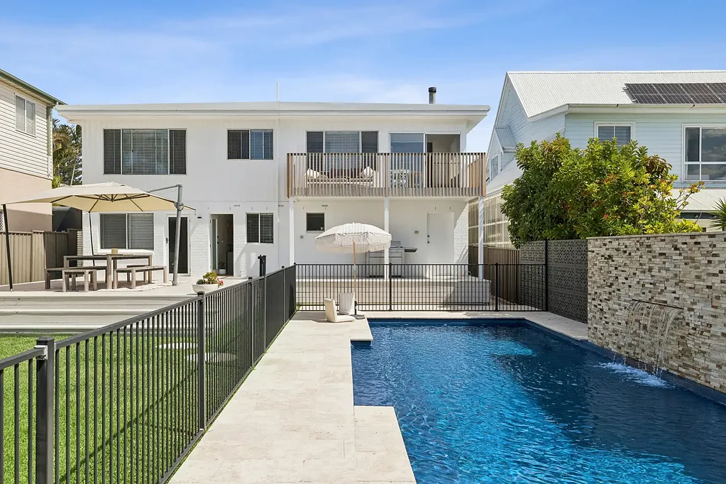 Shelly Beach 4 Bedroom Elegant coastal lifestyle in a luxury Shelly Beach home
