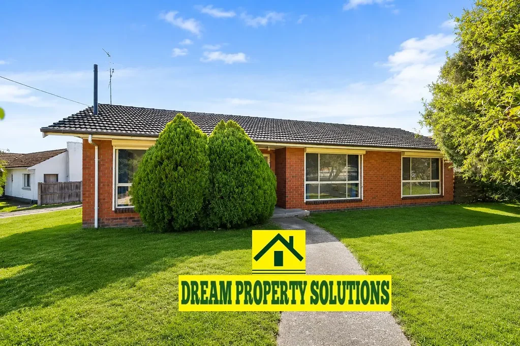 Morwell 3 Slaapkamer Solid Brick Home on a Substantial 920m² Corner Allotment