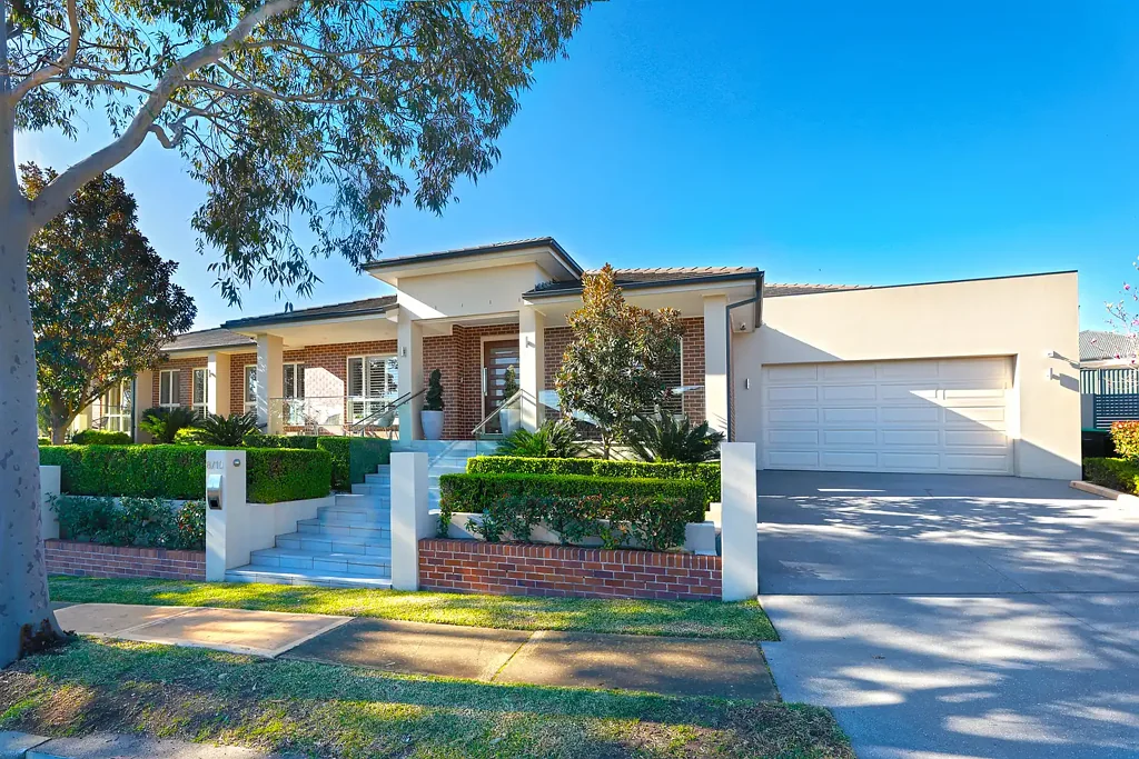 Glenmore Park 4 Slaapkamer Luxurious Family Living!!