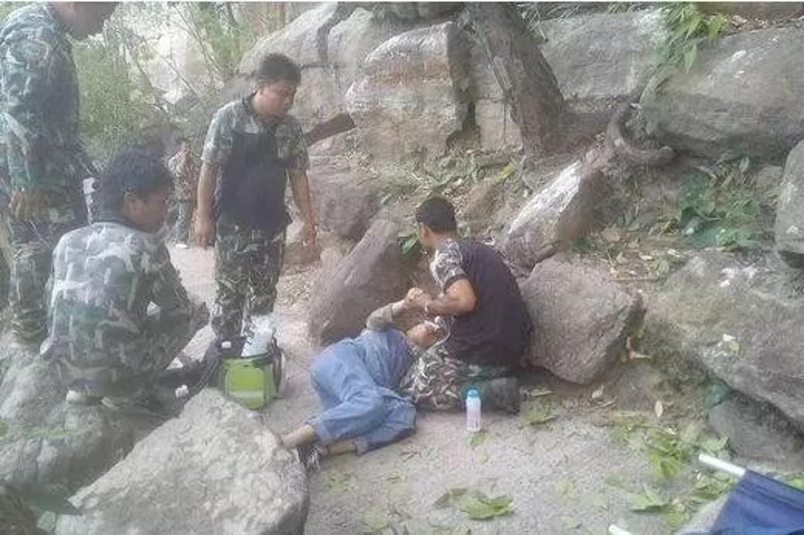 大反转！中国孕妇惨遭丈夫毒手:拥吻后一把将我推下！