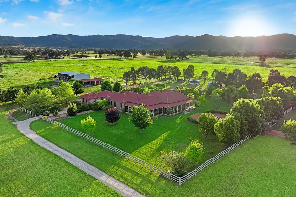 Mudgee Elegant country lifestyle property with working farm
