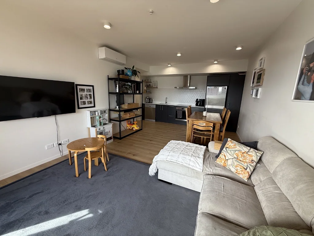 Modern 2-Bedroom Apartment with Parking in the Heart of Mt Albert
