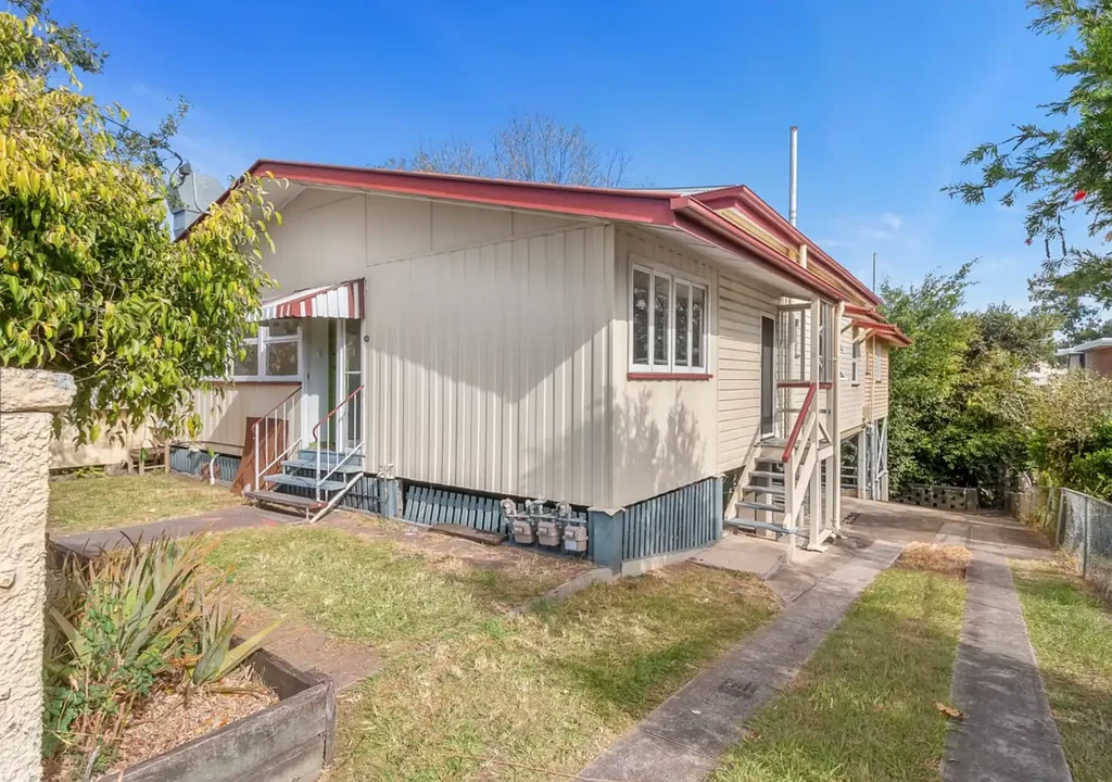 AFFORDABLE INNER CITY LIVING ! TRANSPORT, SHOPPING & CLUBS WALKING DISTANCE AWAY.