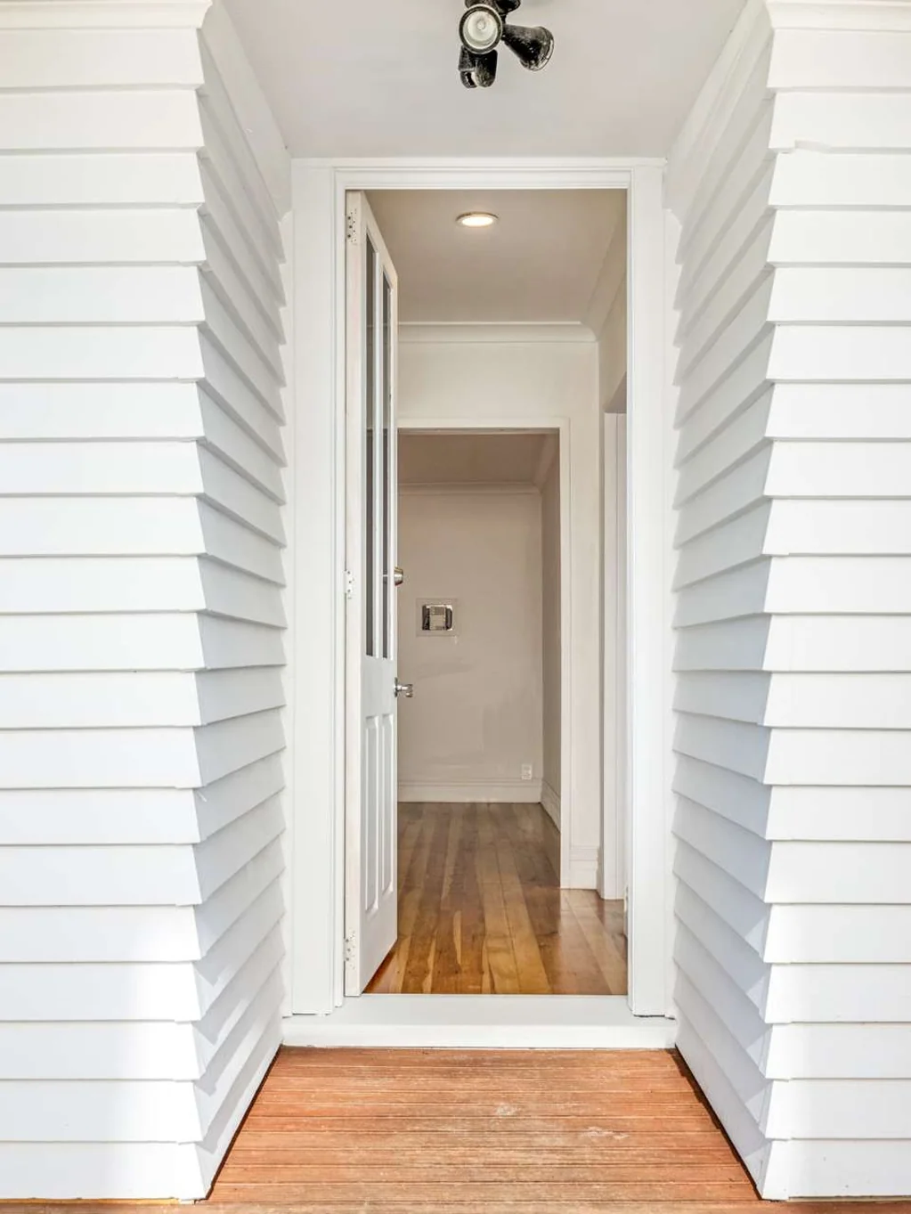 New Lynn 4房  Rare Find, Right Location – Move Fast