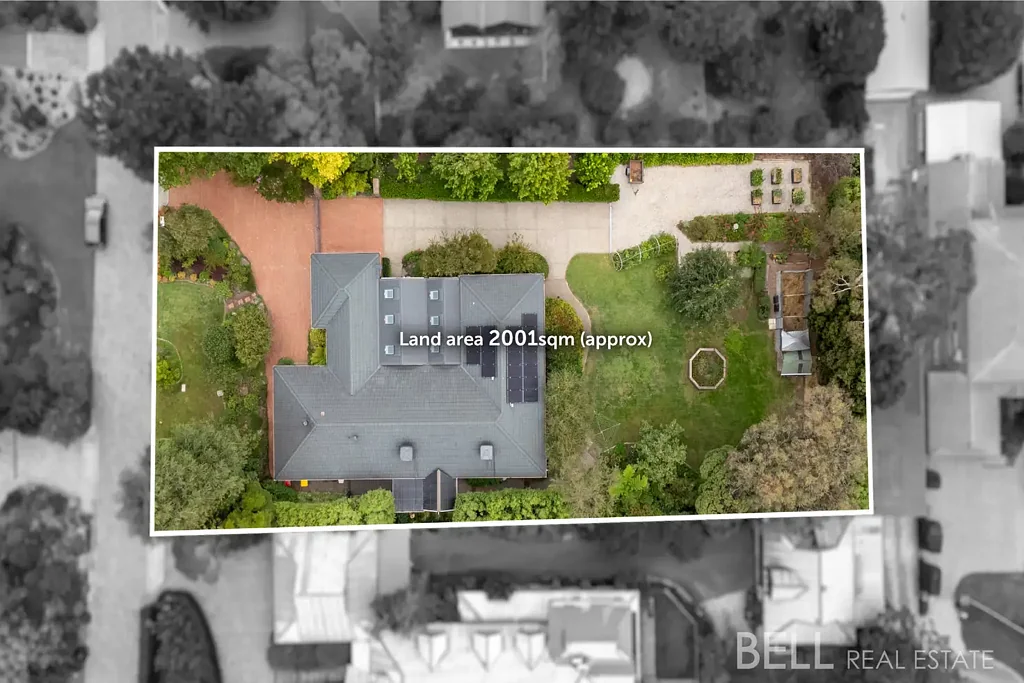Mooroolbark 4房  豪华家庭翻新，坐拥半英亩花园壮丽景观  Renovated Family Luxury on ½ Acre of Garden Grandeur