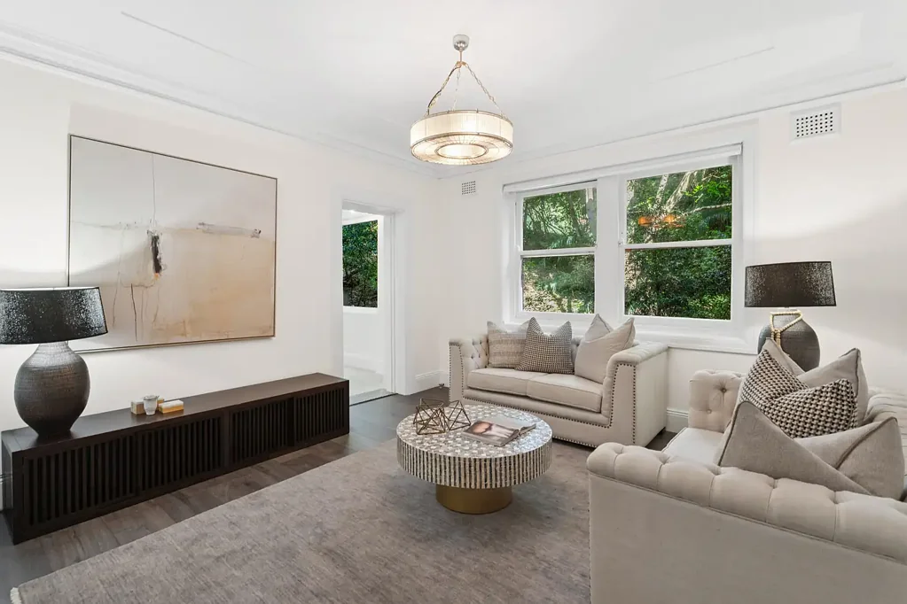Courtyard Apartment In Superb Location