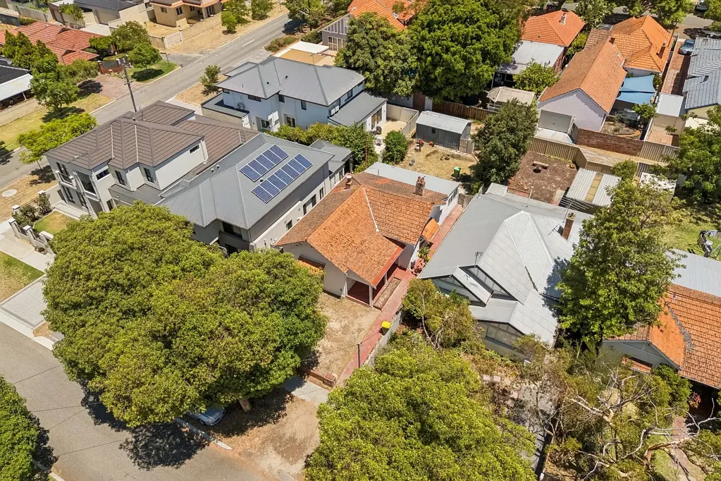 Nedlands 3房  Charming R40 zoned character house with outstanding potential
