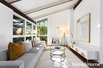 St Ives 4Zimmer Rare North-Facing St Ives Estate with Exceptional Future Potential (STCA)