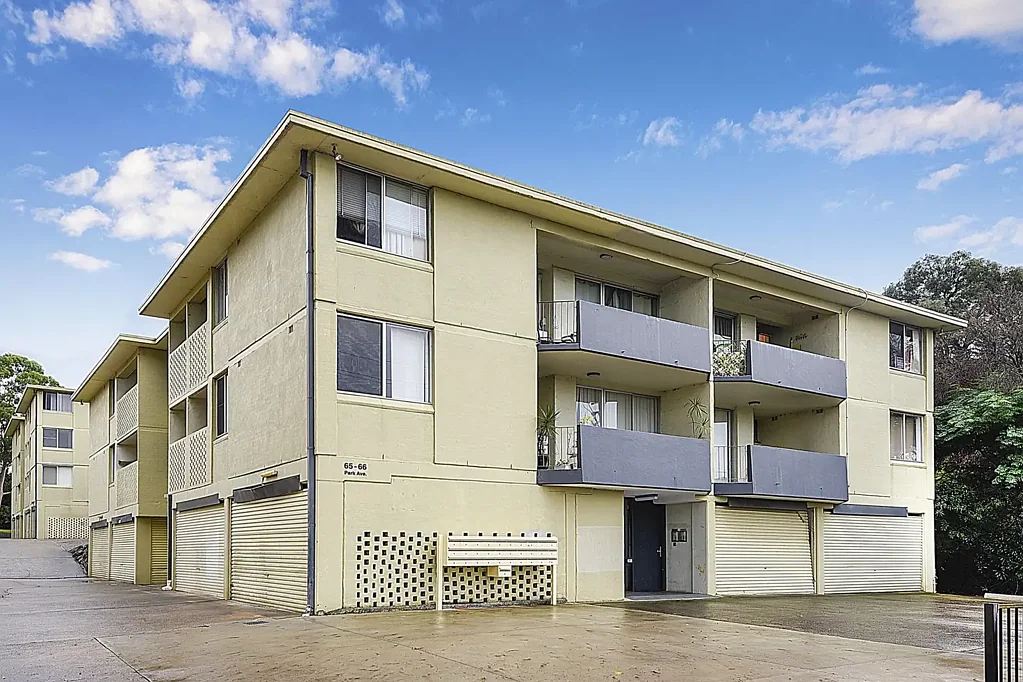 Kingswood 2 Bedroom Spacious & Quiet, Minutes to Station