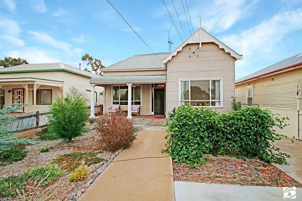 Broken Hill 3ਬੈੱਡਰੂਮ CHARACTER COTTAGE IN CENTRAL POSITION