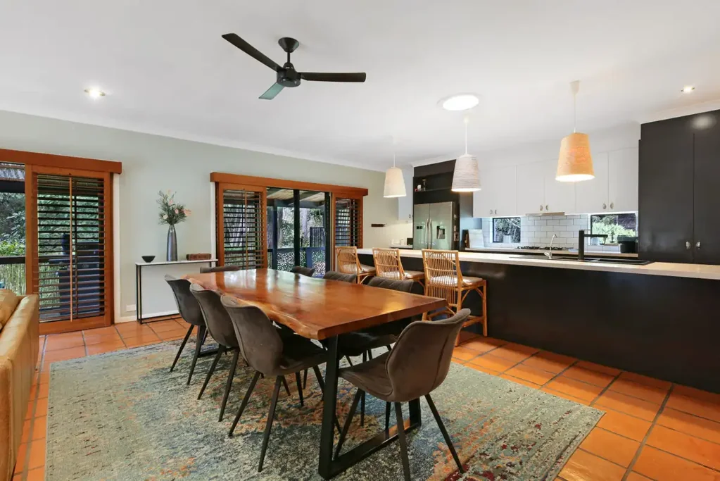 Mudgeeraba 5chambre Resort-Inspired Family Living with Versatile Dual Living in Tranquil Acreage Setting
