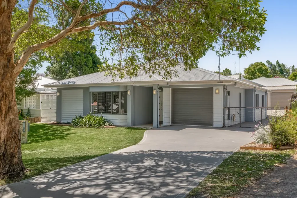 Mount Lofty 4Zimmer Spacious Family Home Plus Shed in a Beautiful Tree-Lined Street