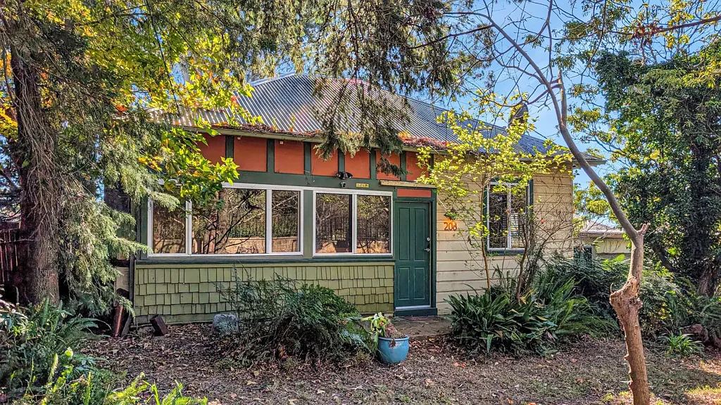 Hazelbrook 3침실 The Definitive Fixer-Upper – Bring Your Vision to Life!