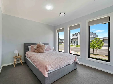 75 SEVENTEENTH AV, AUSTRAL NSW 2179, 4 Kuwarto, 2 Banyo, House