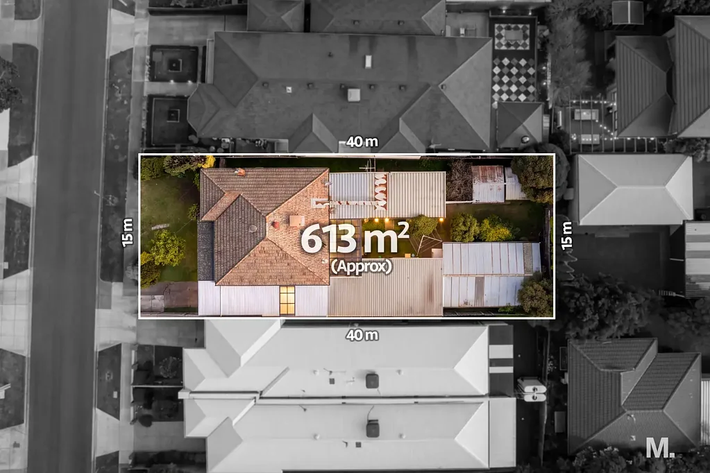 Essendon North 3Zimmer THE HOUSE? MCAVERAGE. THE LAND? MCMAGNIFICENT. THE LOCATION? MCPERFECT.