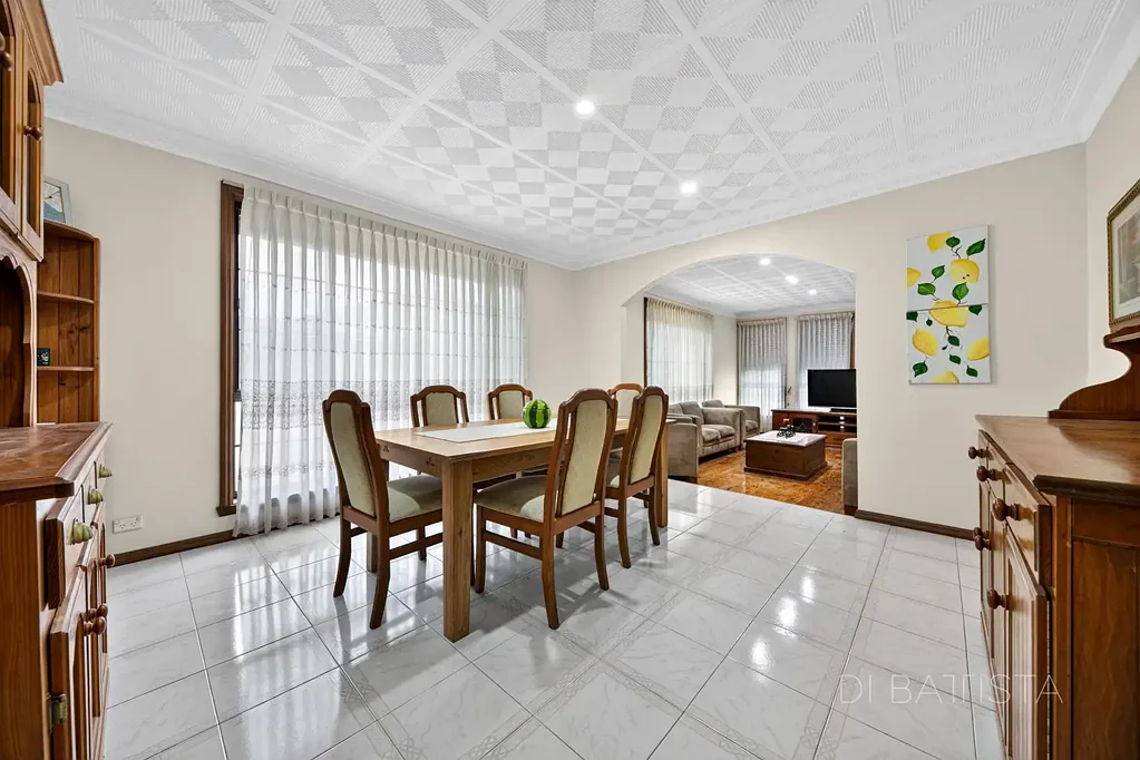 Campbellfield 3બેડરૂમ Immaculately Maintained Family Home on a Generous 660m² Allotment
