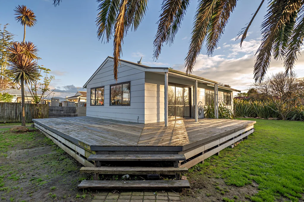 Opotiki and Surrounds 3कमरा Packed with Potential - Add Your Own Touch