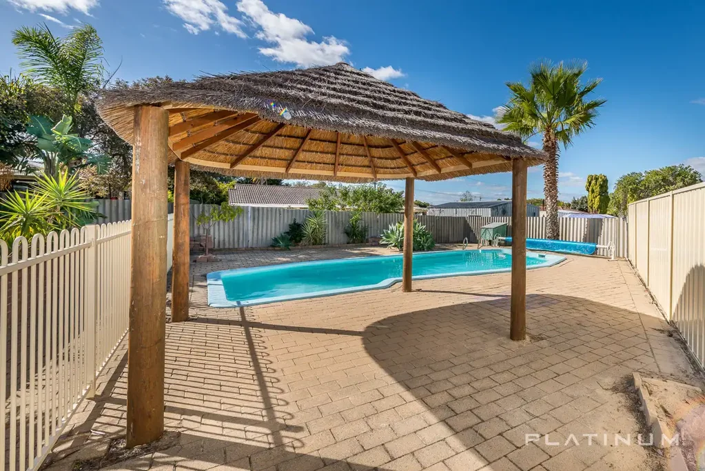 3x1 with pool in cul de sac location