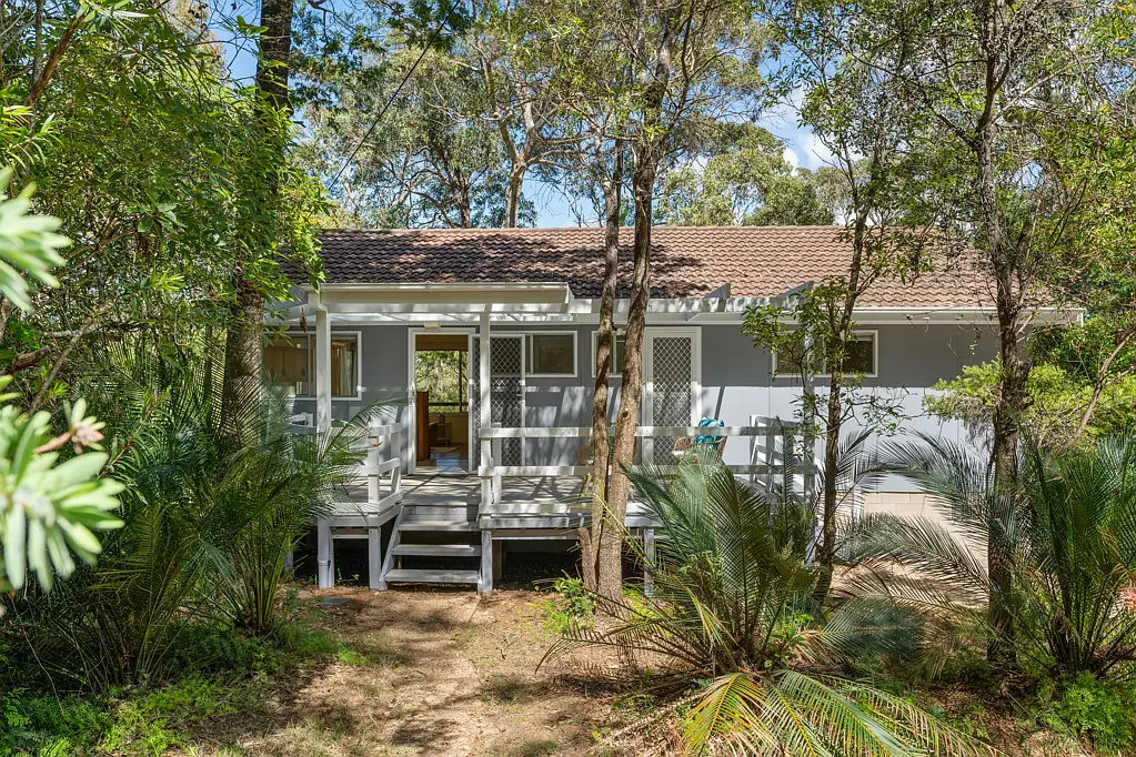 Mossy Point 3Moenga BEACH COTTAGE BACKING ONTO CANDLAGAN CREEK & 400M EASY WALK TO NORTH BROULEE