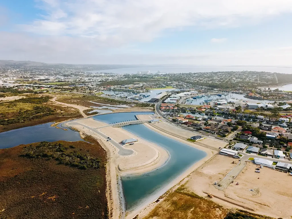 Port Lincoln Outstanding Lake Water Front Allotment