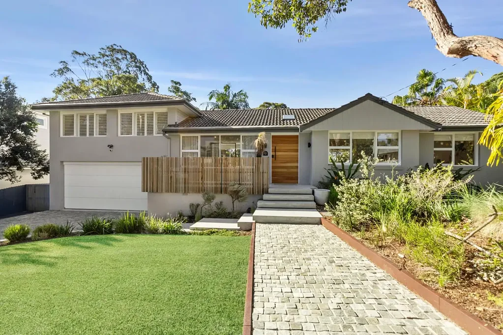 Mona Vale 4침실 Contemporary Flair with Street Appeal - A Lifestyle Sanctuary