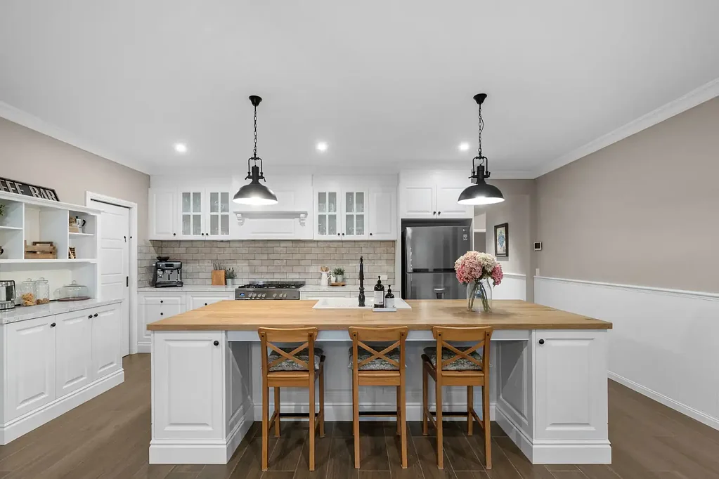 Fraser Rise 4Zimmer CUSTOM-BUILT HAMPTONS CHARM WITH EXCEPTIONAL FAMILY SPACE