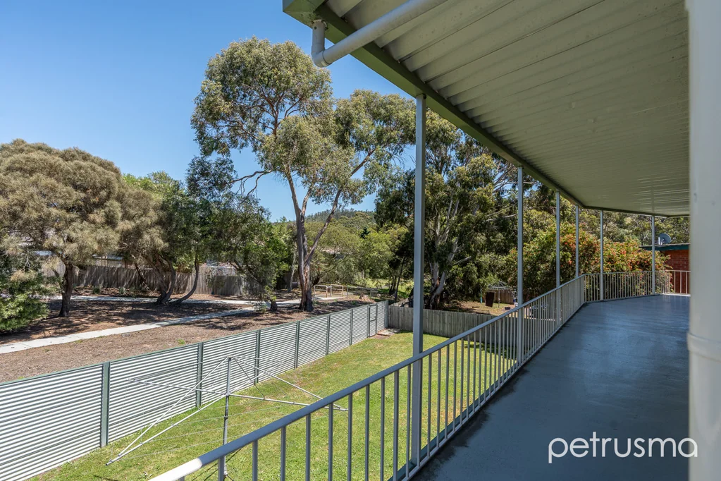 Geilston Bay 4ਬੈੱਡਰੂਮ Terrific family home with enormous space and potential!
