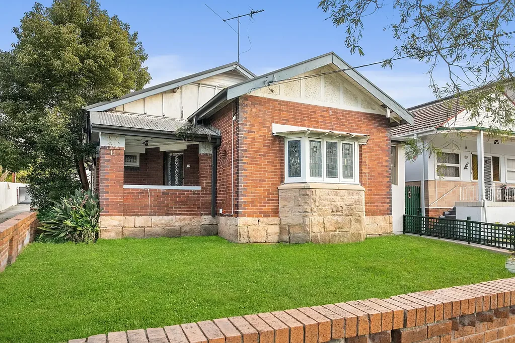 Arncliffe 3 Bedroom Charming Family Home with Separate Dwelling